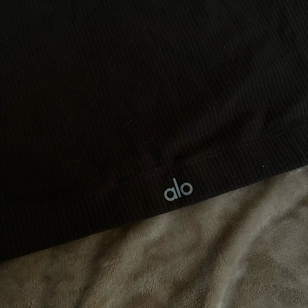 ALO Yoga Black Ribbed Long Sleeve Crop Top - Picture 1 of 2